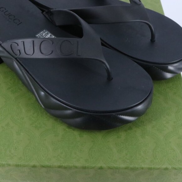Gucci Size 37 Black Logo Rubber Platform Flip Flops Thongs Sandals - Picture 3 of 5